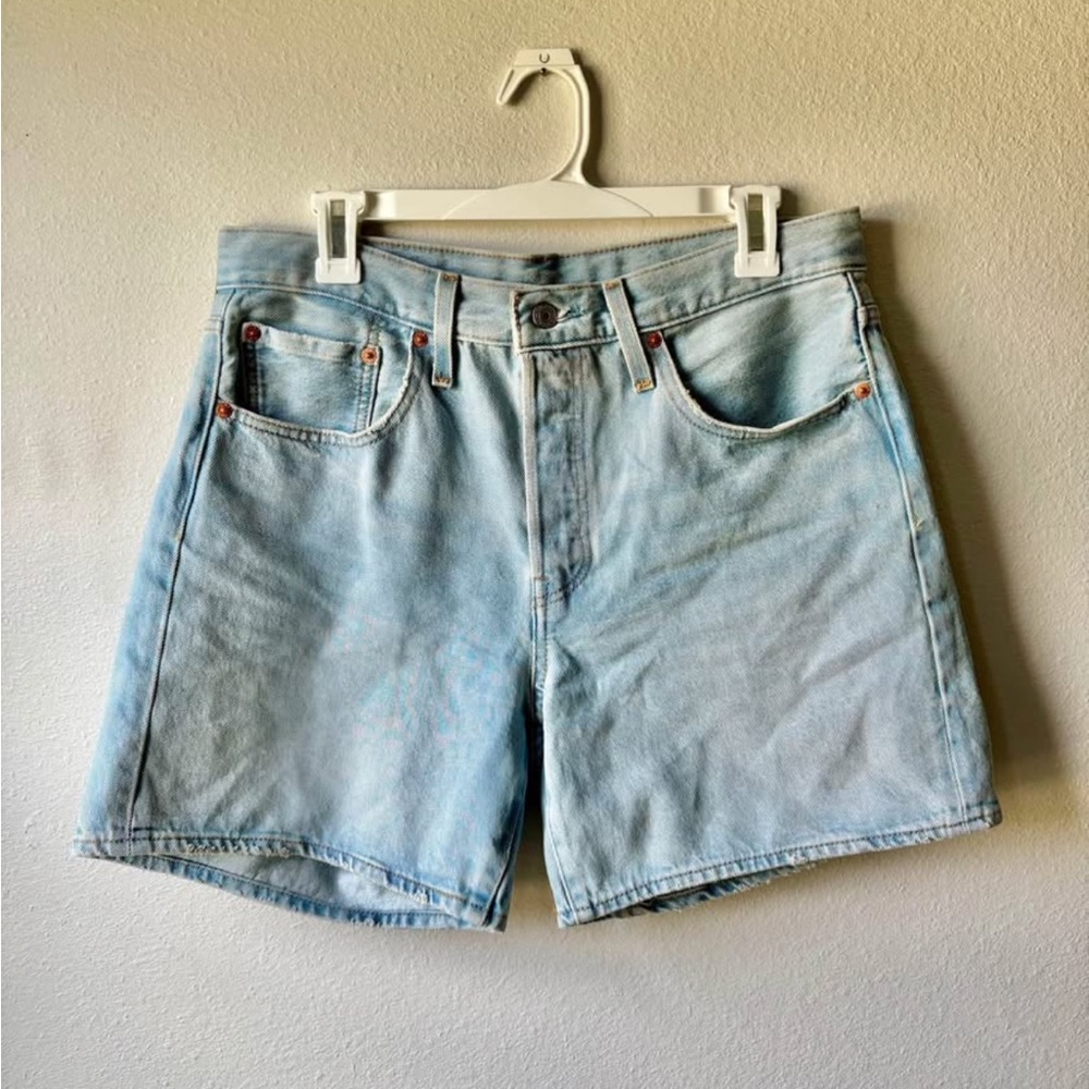 NWOT Levi's Women's 501 Mid Thigh Short